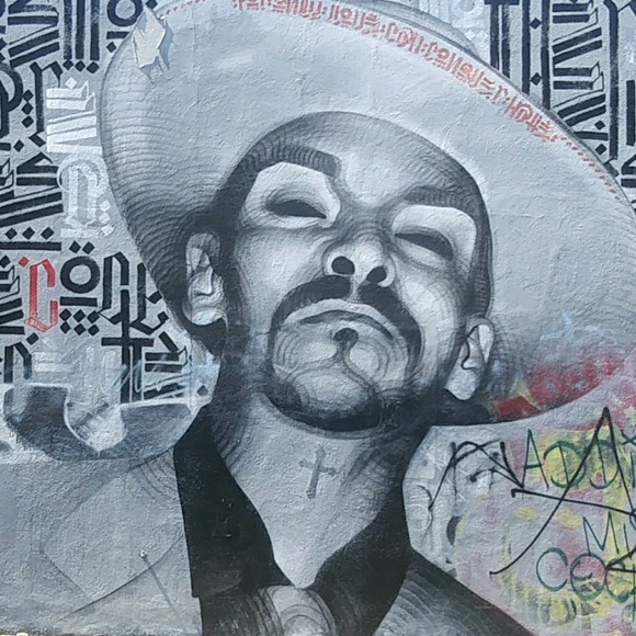 Meet your Posher, Julian - Picture 2 of 2